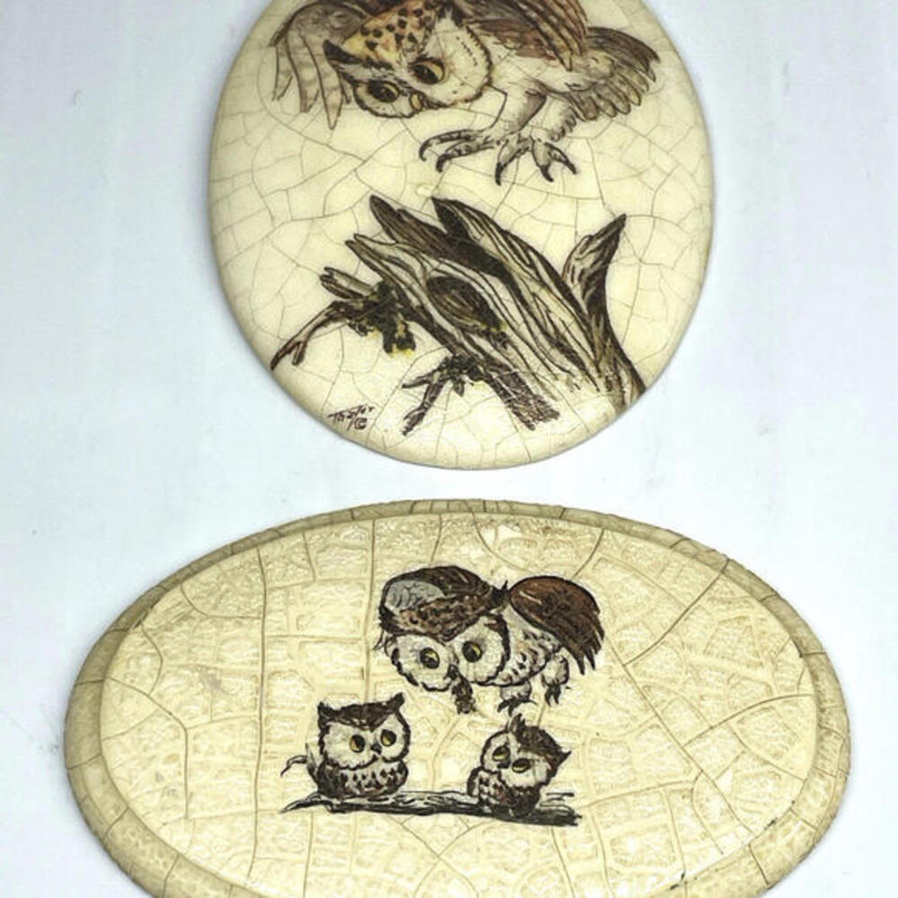 Vintage Chalkware Owls Wall‎ Plaques Crackle Finish Oval LOT of 2